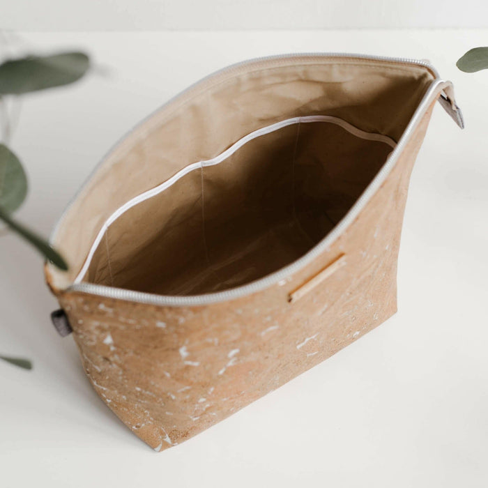 ADVENTURER cosmetics bag | SILVER