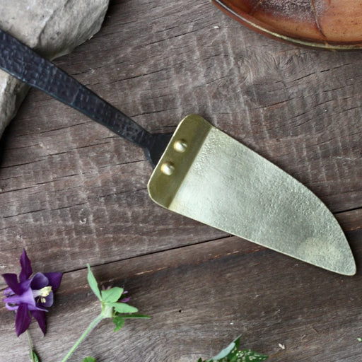 brass-pie-and-cake-server-made-in-usa